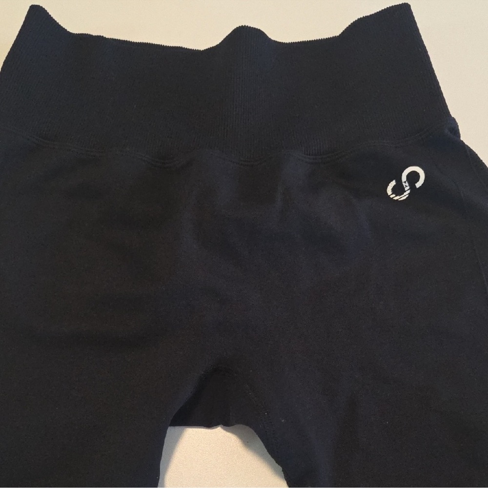 High-Waist Black Kids Stretch Leggings with Subtle Logo